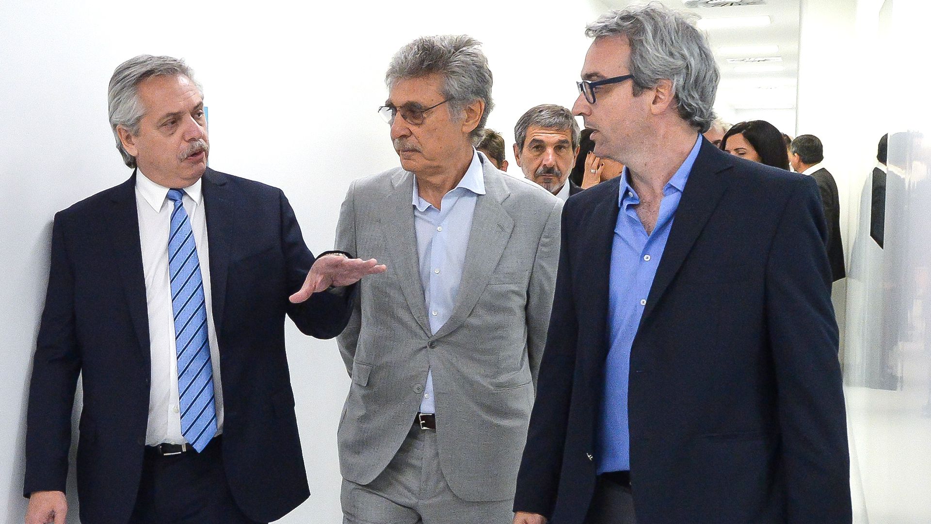 Alberto Fernández y Hugo Sigman durante una visita oficial al laboratorio que se utilizará para producir la vacuna contra el COVID-19