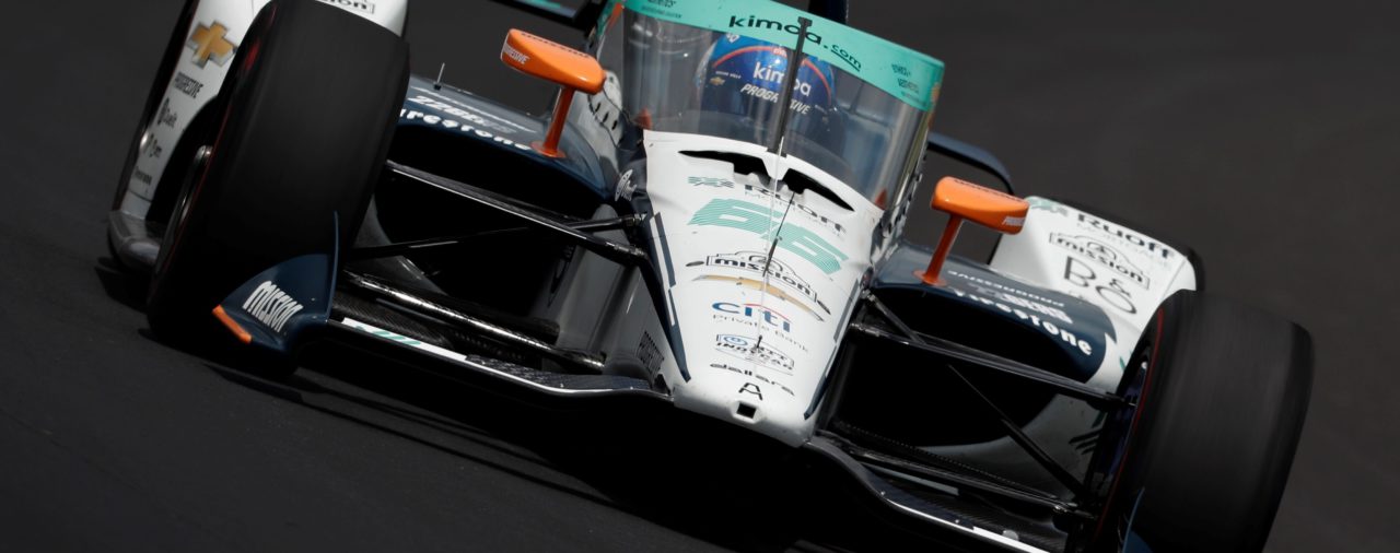 Alonso acaba contra el muro en la segunda sesión de pruebas