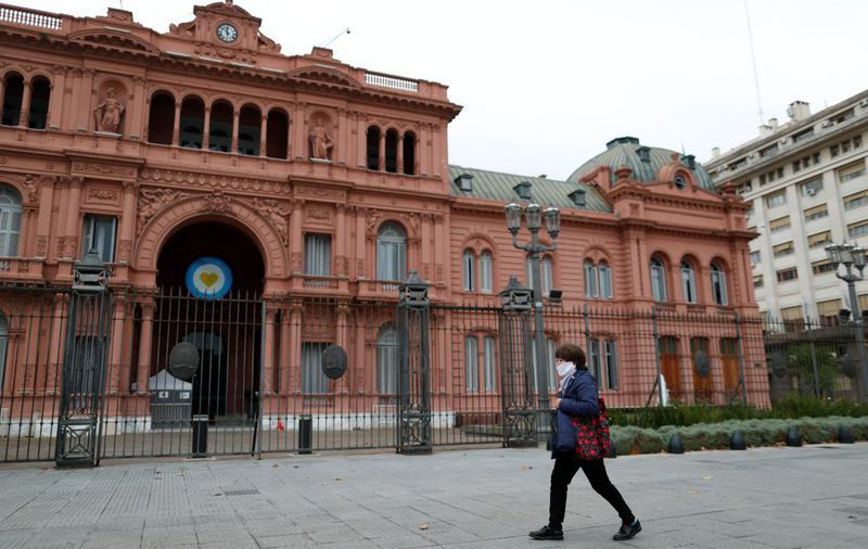 Argentina dice nuevo programa crediticio con FMI podría lograrse recién a inicios 2021