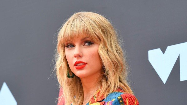 Taylor Swift bate récords con Folklore mientras responde a una acusación de plagio