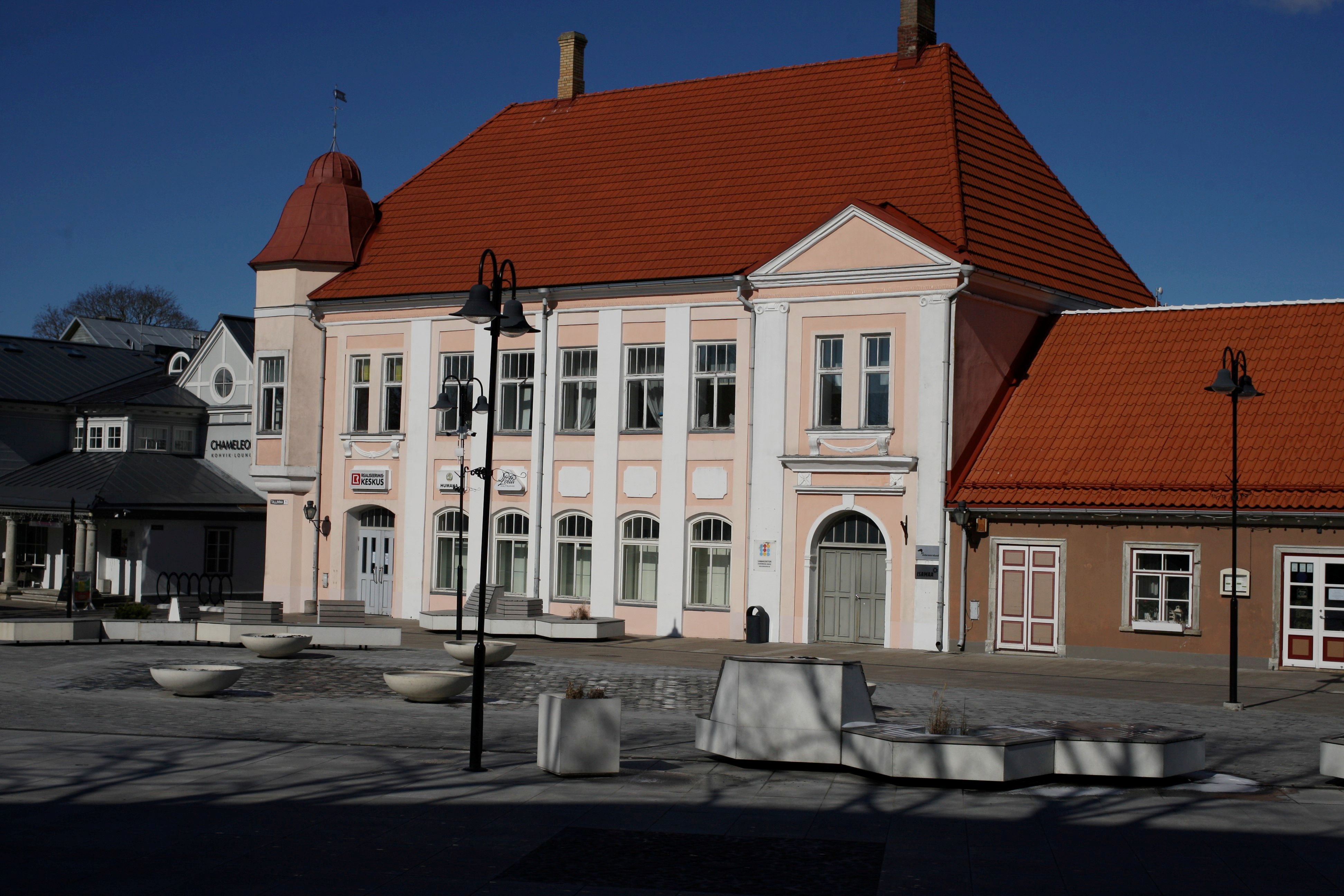Plazas vacías durante el coronavirus en Estoia. REUTERS/Tarmo Virki
