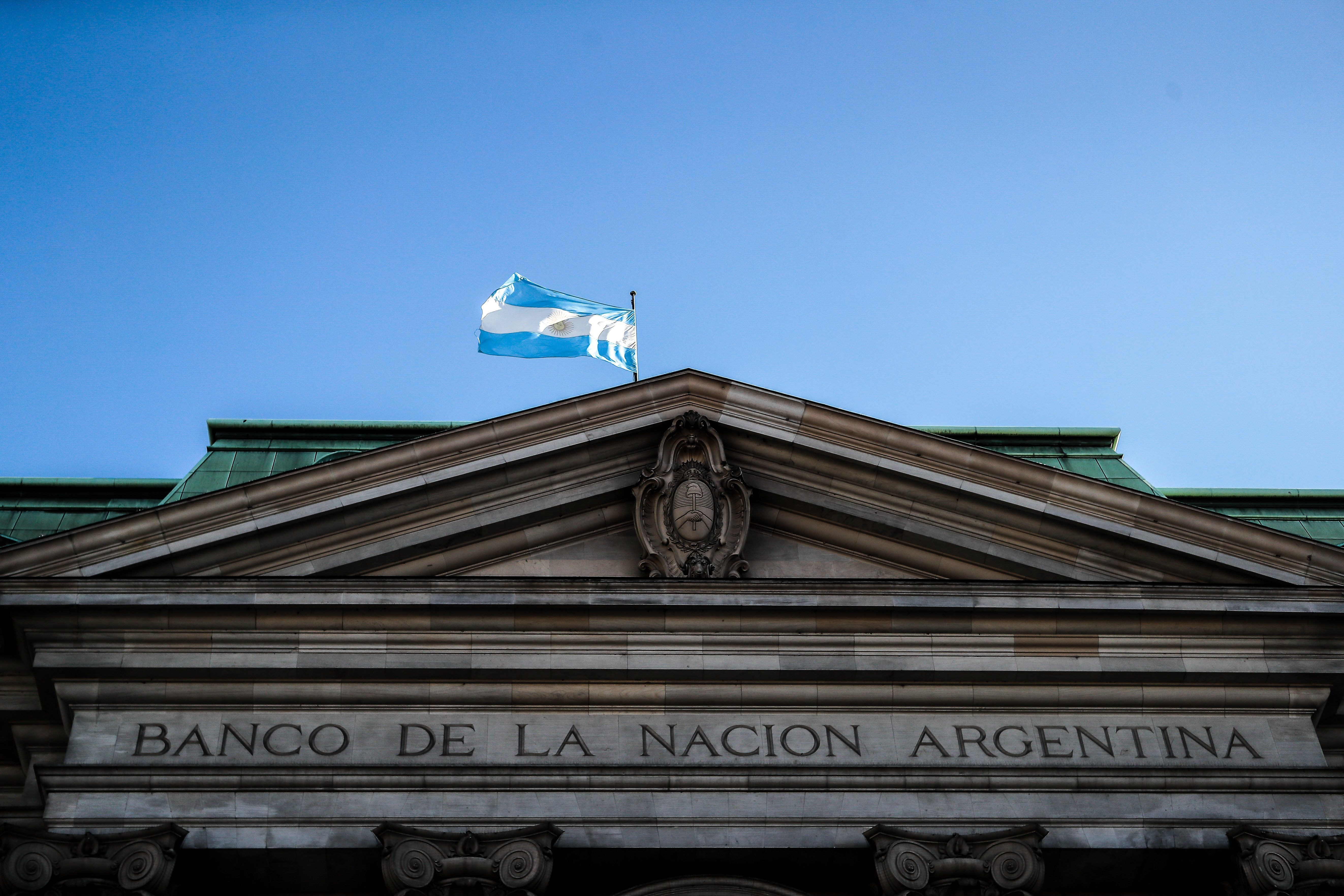 Vista del Banco de la Nación Argentina, el pasado 2 de junio en Buenos Aires (Argentina). EFE/Juan Ignacio Roncoroni/Archivo 