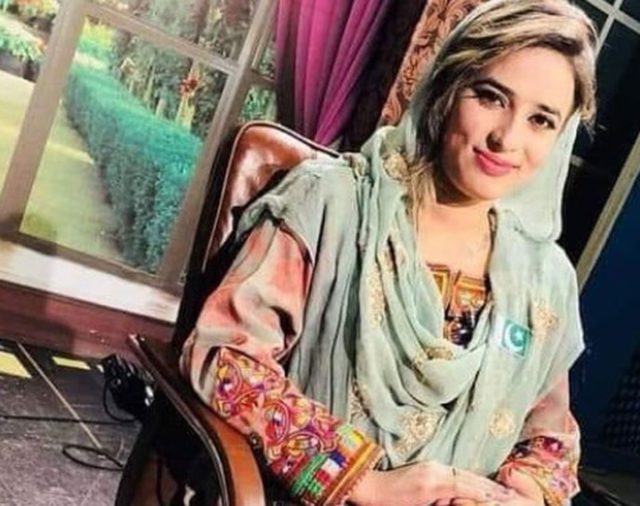 Asesinaron a una presentadora de la televisión paquistaní: sospechan de su esposo en un supuesto “crimen de honor”