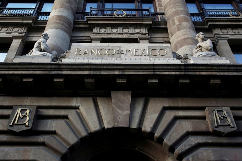 FOTO DE ARCHIVO: El logotipo del banco central de México (Banco de México) se ve en su edificio en el centro de la Ciudad de México el 28 de febrero de 2019. REUTERS/Daniel Becerril/File Photo
