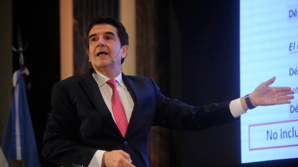 Carlos Melconian habló de la "sarasa" de Martín Guzmán en la presentación del Presupuesto