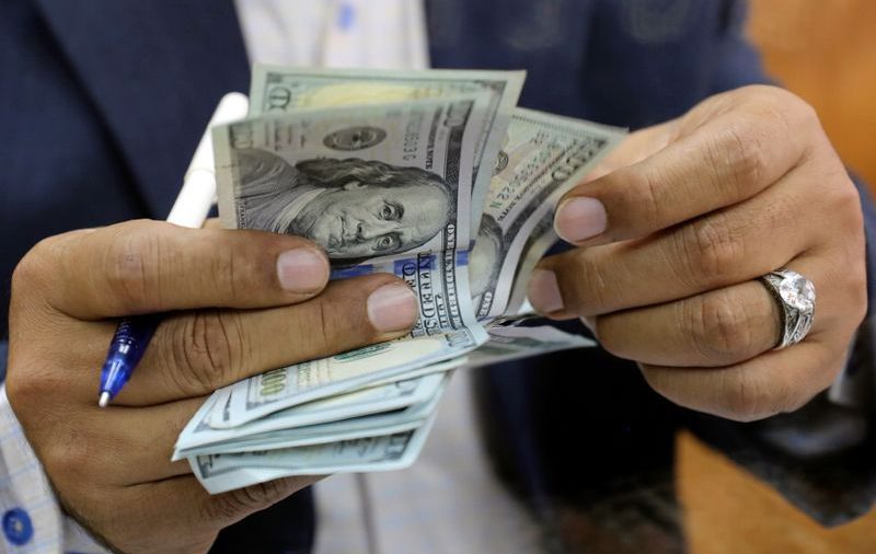 El dólar libre sube a $141 mientras en los bancos se extiende el virtual feriado cambiario