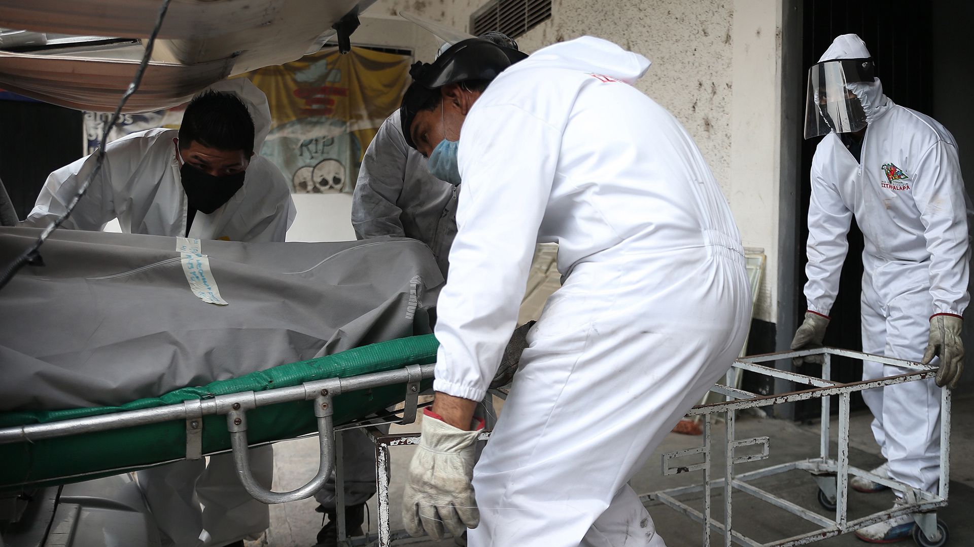 Los muertos por COVID-19 ya superan a los asesinados en 2019 en México