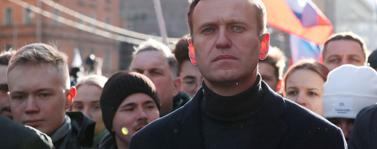 El líder opositor ruso Alexei Navalny salió del coma y se recupera del envenenamiento