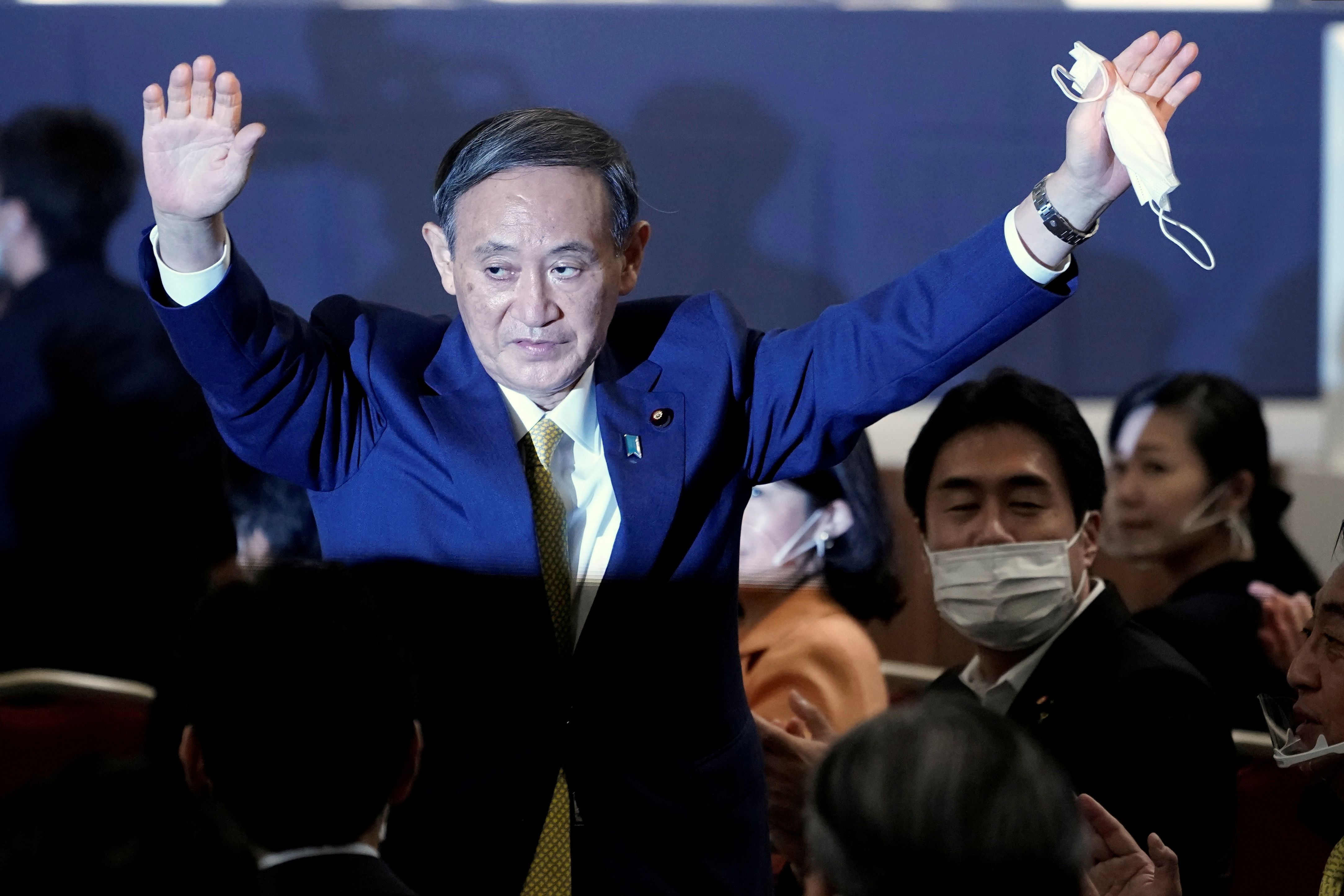 Yoshihide Suga, electo primer ministro de Japón por el parlamento 