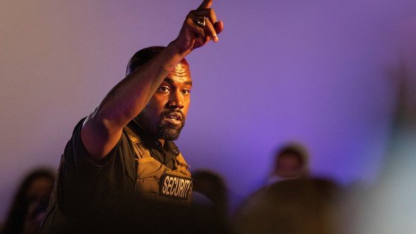 Kanye West habló de los esclavos modernos, "caminó" sobre el agua y ahora dice que es el "nuevo Moisés"