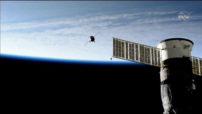 El acercamiento de la sonda Soyuz a la Estación Espacial Internacional (Twitter @NASA)