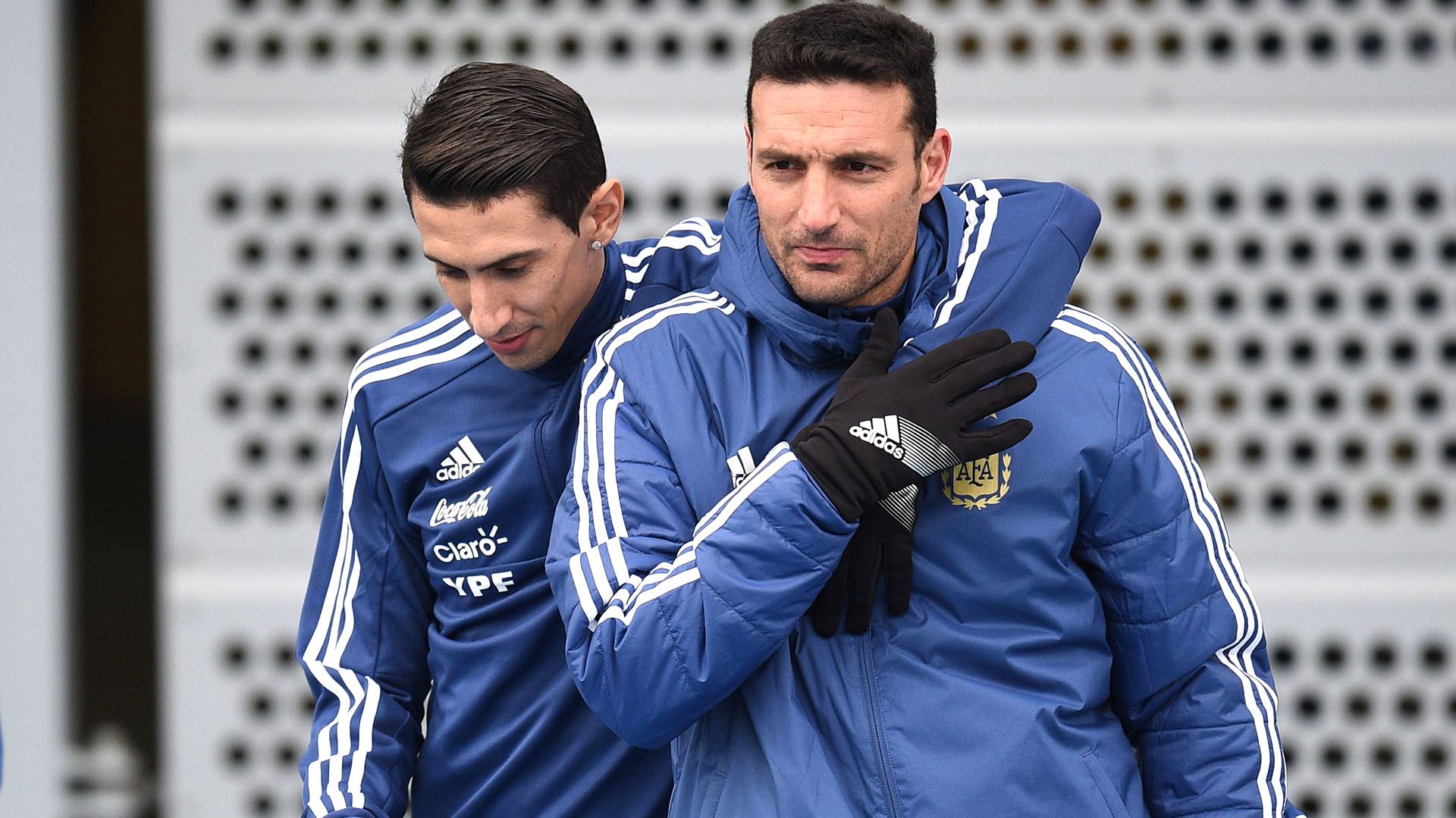Ángel Di María en el pasado junto a Lionel Scaloni, el director técnico de la selección argentina (Foto: NA)