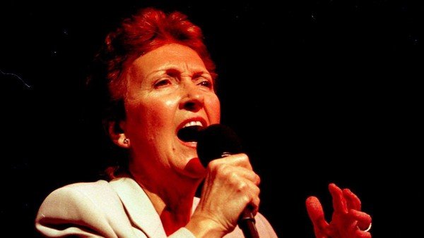 A los 88 años murió la cantante Dina Rot, madre de Cecilia Roth y Ariel Rot