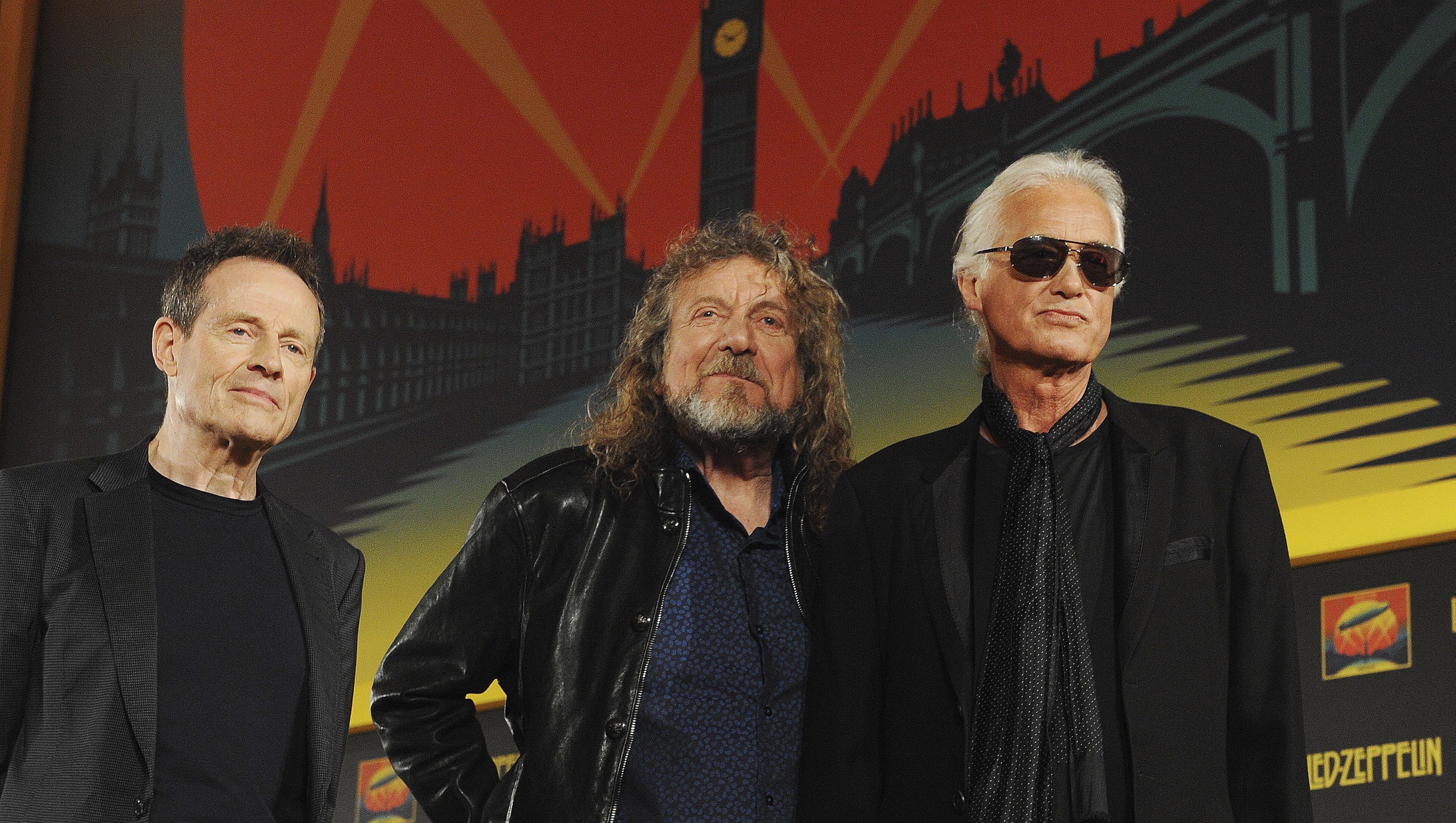 Fotografía de archivo que muestra a (de izda a dcha) John Paul Jones, Robert Plant y Jimmy Page de la banda Led Zeppelin. EFE/Andy Rain/Archivo 
