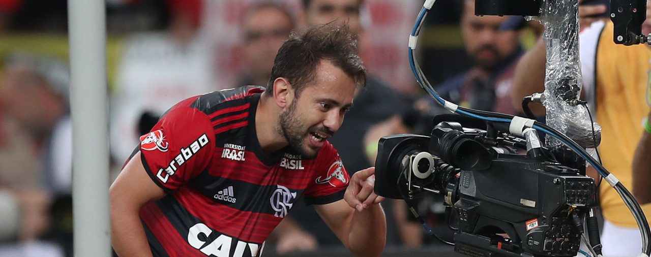 Flamengo rescata un empate y el liderato con Internacional sigue dividido en Brasil