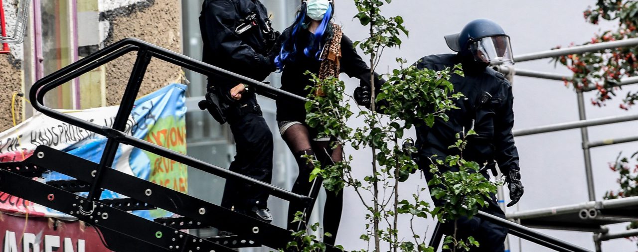 Fuerte dispositivo policial para desalojar el último símbolo "okupa" Berlín