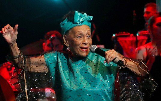 Omara Portuondo eterna: la última integrante original del Buena Vista Social Club celebró 90 años desde el escenario