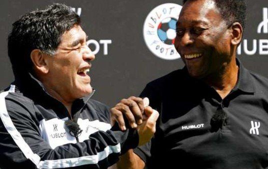 Pelé cumple 80 años y Diego Armando Maradona no se olvidó de saludarlo
