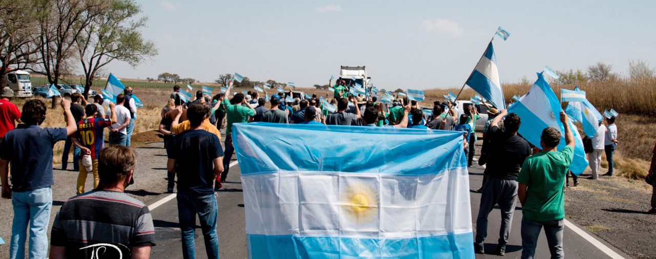 Por las restricciones a la circulación en San Luis peligra el abastecimiento de leche en el norte argentino