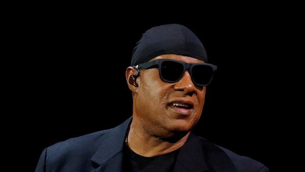 Stevie Wonder: estrenó dos canciones, habló de su estado de salud y lanzó un pedido urgente