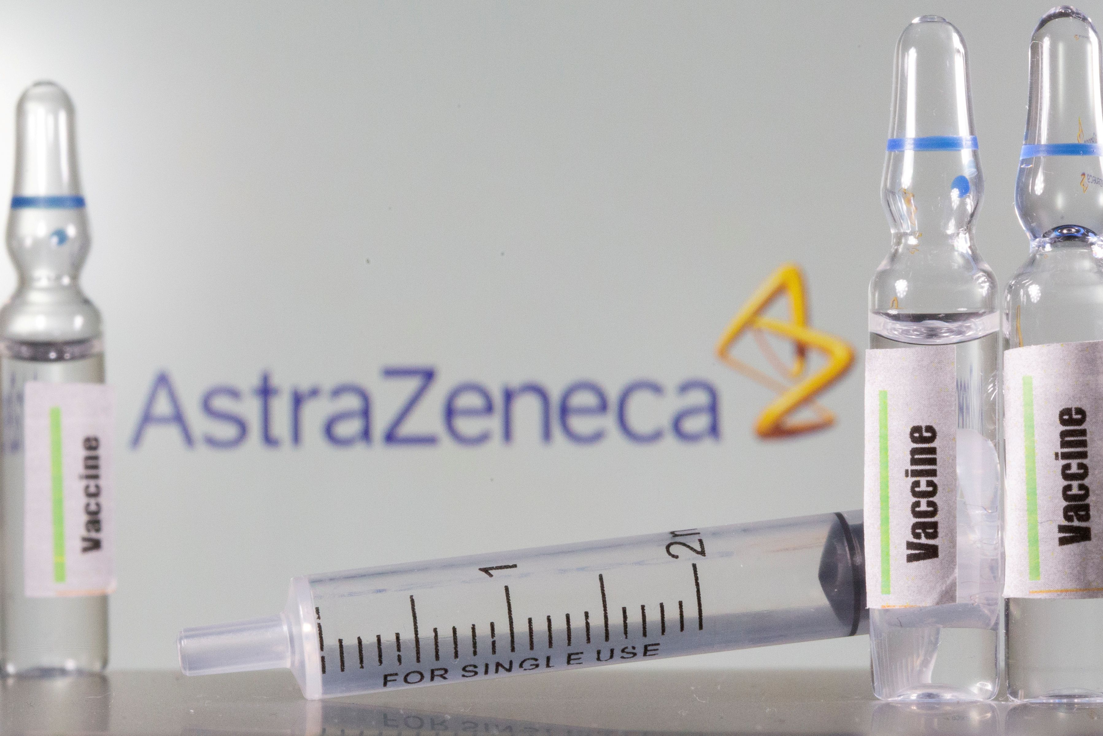 La vacuna está actualmente siendo evaluada en estudios clínicos de fase 3 en varios países del mundo - REUTERS/Dado Ruvic/Illustration/File Photo