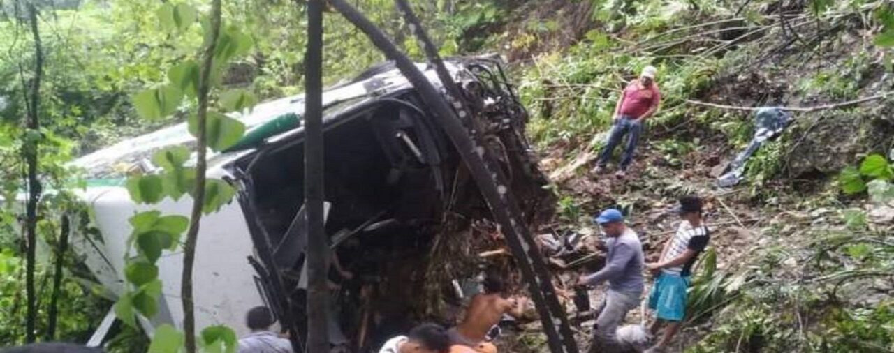Cuatro muertos y al menos 17 heridos deja grave accidente de bus que cubría la ruta Santa Marta - Bucaramanga
