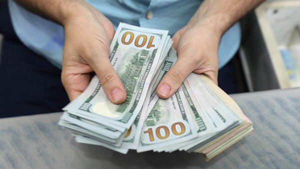 Dólar: el Gobierno afloja el supercepo para intentar bajar la brecha cambiaria