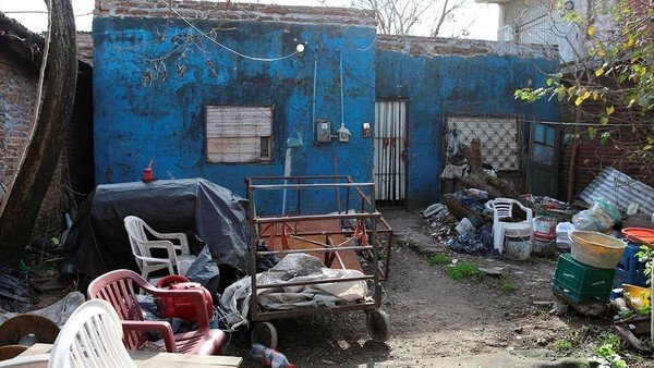 La casa de Maradona hoy: casi en ruinas y con un dueño hostil al que los vecinos no quieren