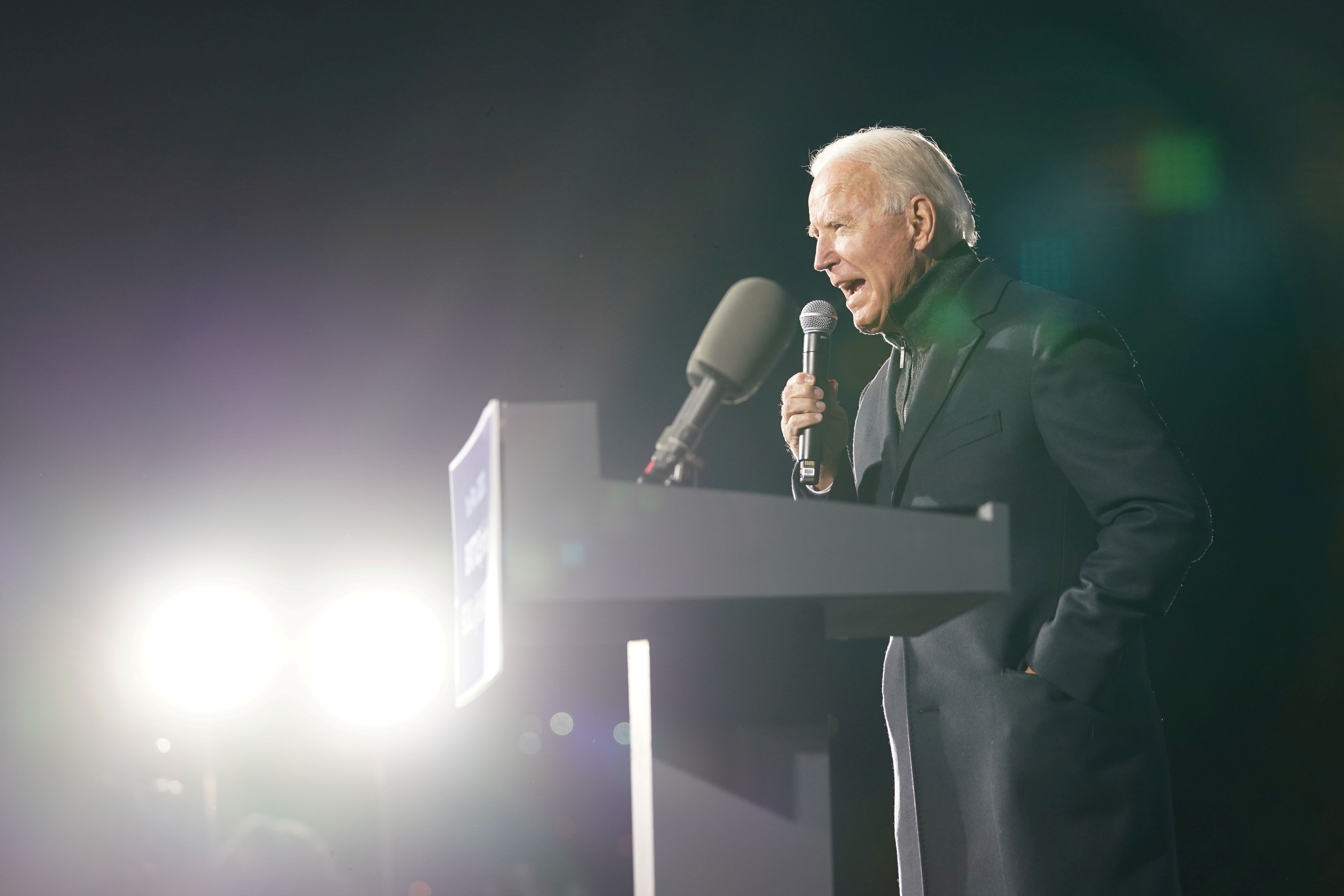 Biden también decidió cerrar su campaña en uno de los estados bisagra como Pensilvania (REUTERS/Kevin Lamarque)