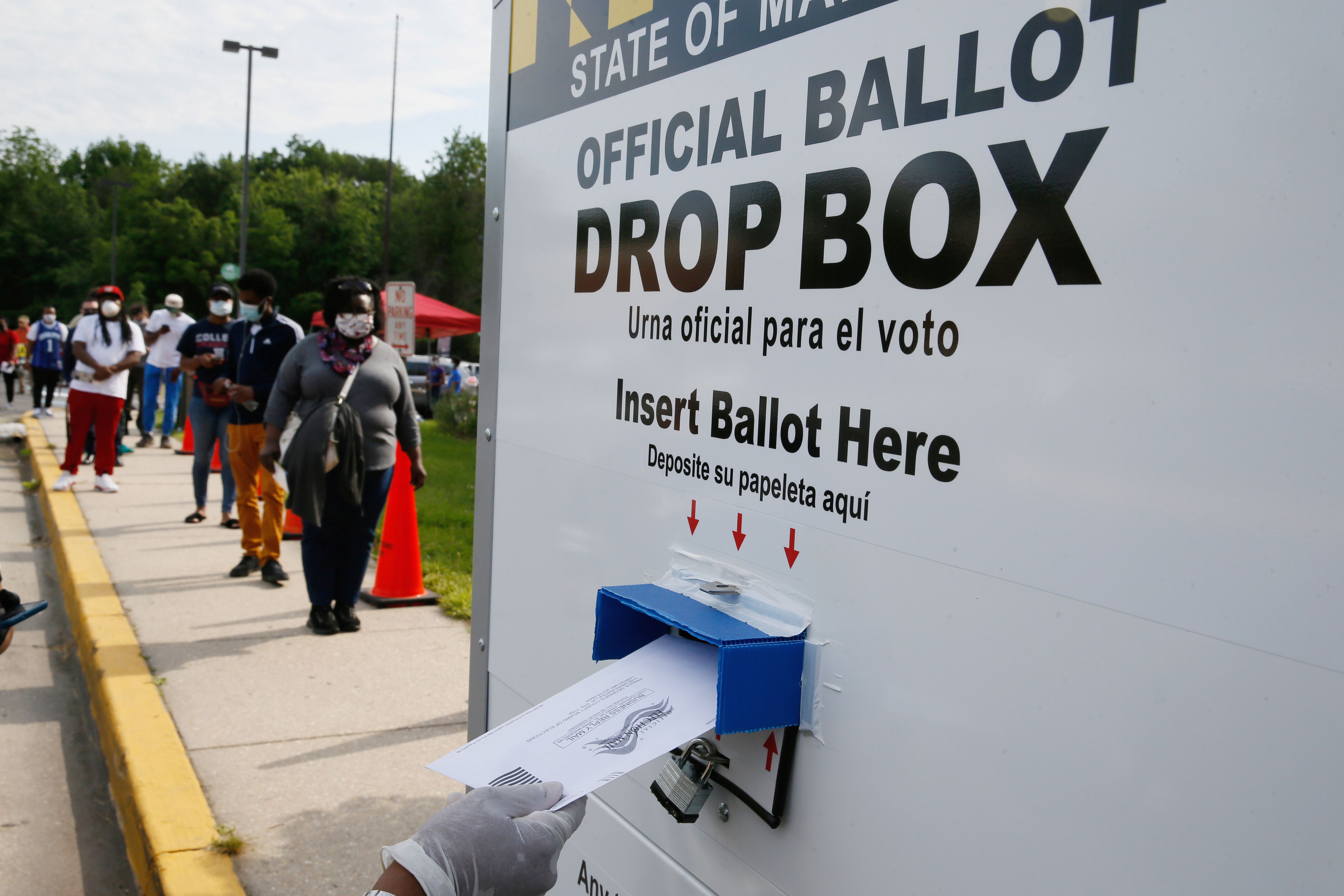 Ante el contexto de pandemia, hubo un récord de votos por correo en EEUU (REUTERS/Jim Bourg)
