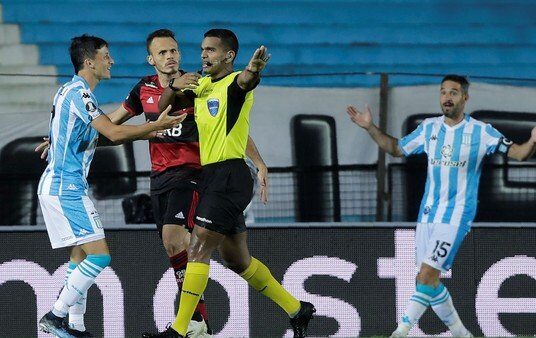 Racing - Flamengo: el insólito gol que le anularon a Licha López