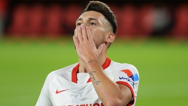 Una buena y otra mala para Scaloni: gol de Ocampos y lesión de Acuña en el triunfo de Sevilla