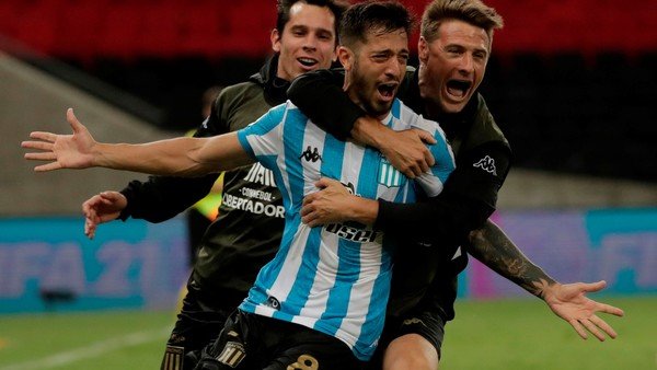En Sudamérica, el fútbol argentino olvida sus problemas y pisa bien fuerte
