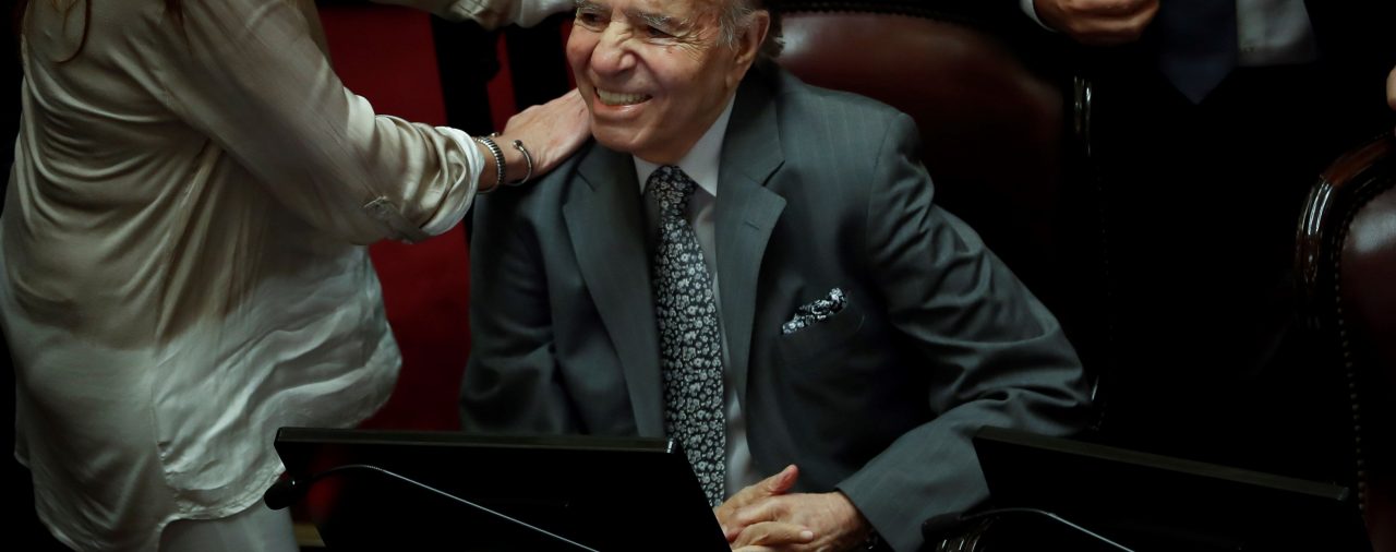 Hospitalizan al expresidente Carlos Menem, de 90 años, en Buenos Aires