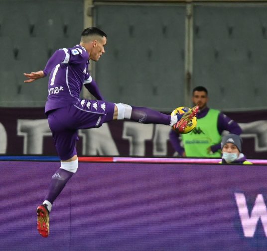 Milenkovic alivia al Fiorentina en el minuto 98