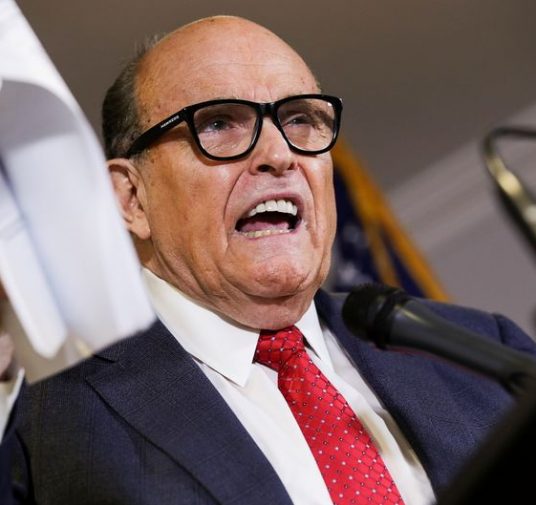 Rudy Giuliani da positivo a COVID-19 luego de reuniones con legisladores EEUU