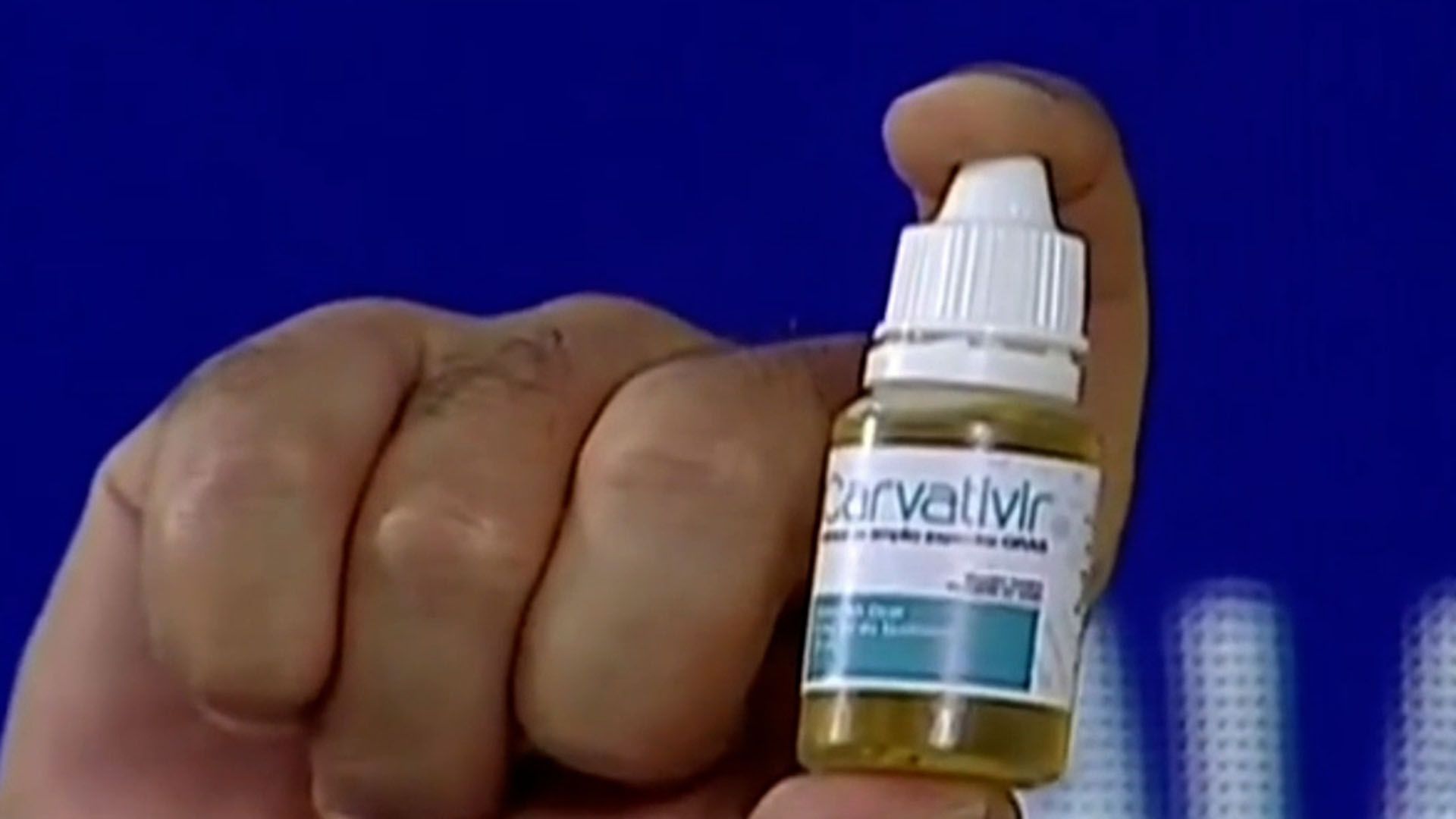 Maduro presenta gotas milagrosas contra el coronavirus
