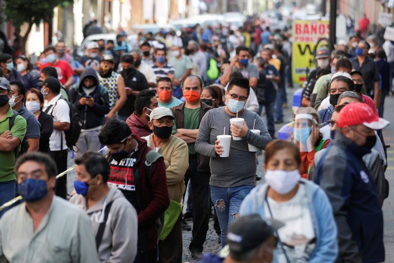 El avance del COVID-19 en México ha permeado en la economía de miles de hogares (Foto: Reuters / Henry Romero)