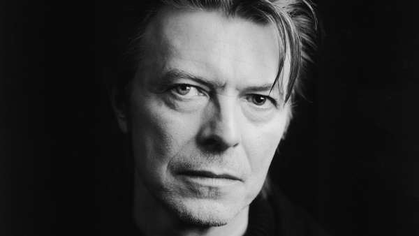 David Bowie en primera persona: la homosexualidad, las drogas, la muerte y el día después