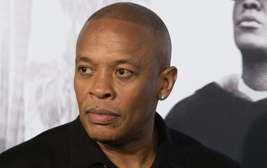 El rapero Dr. Dre fue internado en terapia intensiva
