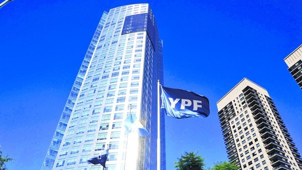 YPF pone en venta la torre de Puerto Madero: quiere US$ 400 millones