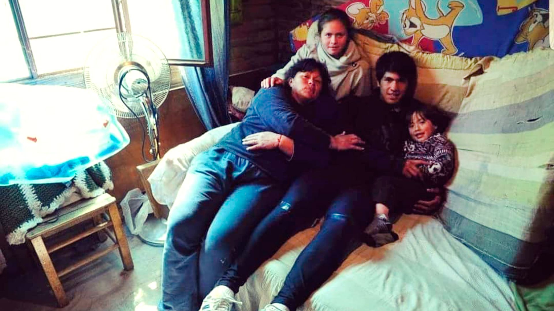 Toledo junto a su mamá y sus hermanos en su humilde casa de Marcos Paz. Ahí funde se puso en marcha su historia (@braiantoledo)