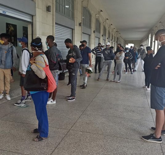 Cuba suma 820 nuevos casos de covid y prevé altas cifras durante todo el mes