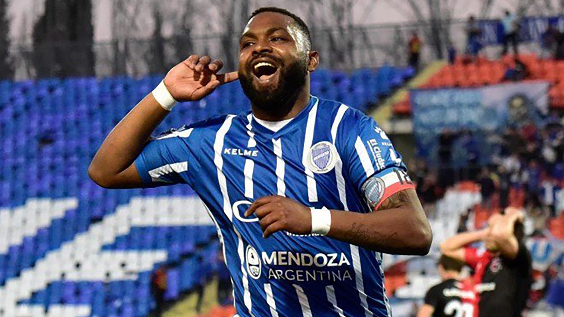 Capitán y goleador: la imagen que quedará por siempre de su paso por Godoy Cruz
