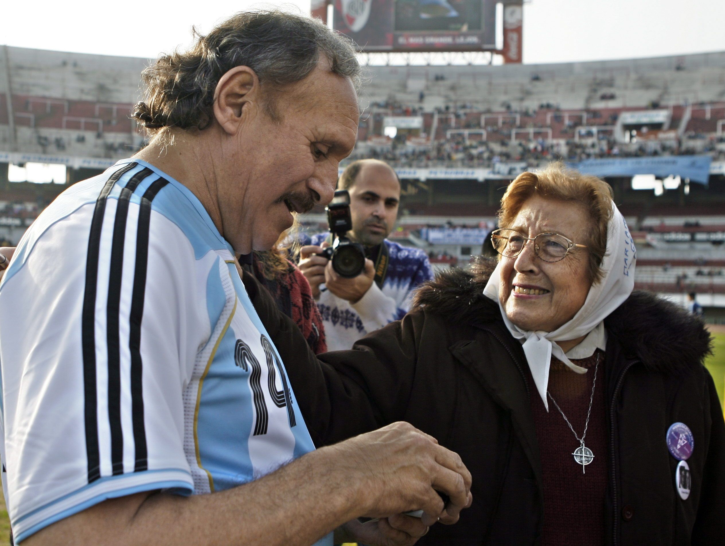 Fotografía tomada en junio de 2008 de Leopoldo Jacinto Luque en el estadio de River Plate (EFE)