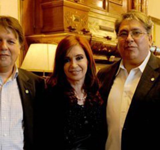 Un amigo de Cristina Kirchner, el fotógrafo del Presidente, periodistas y dosis a domicilio: las nuevas revelaciones del vacunatorio VIP