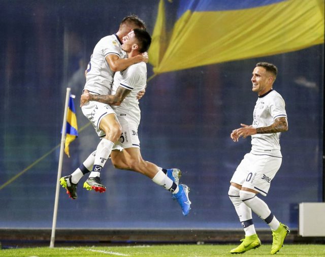 Gracias a un gol en contra, Boca consigue el empate ante Talleres