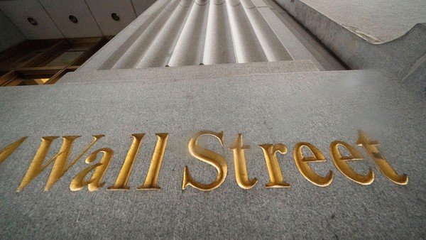 Las acciones de los bancos caen hasta 4% en Wall Street