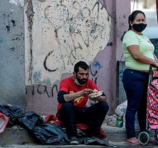 Una familia necesita ingresos por 57.997 pesos para no ser pobre