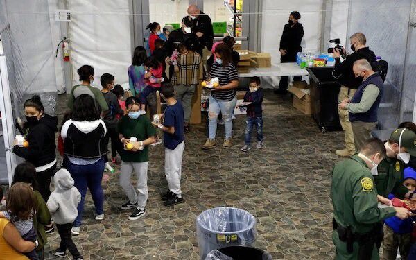 El Gobierno de Joe Biden ha compartido vídeos y fotografías de las instalaciones que albergan a niños migrantes no acompañados en medio de las críticas de la falta de transparencia en la custodia de menores y el aumento de la presión por las llegadas en la frontera con México Foto: (GOBIERNO DE ESTADOS UNIDOS) 